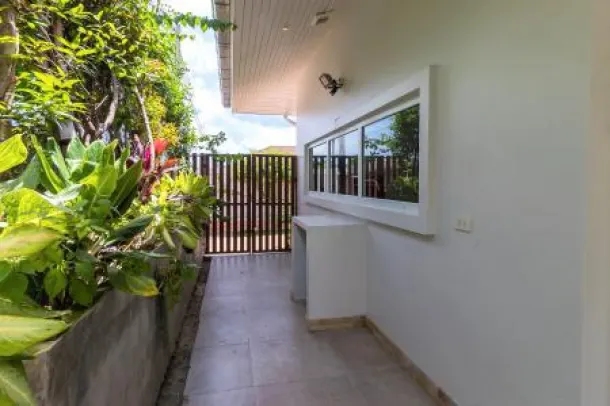 Luxury 3 Bed Pool Villa Close to Town 2