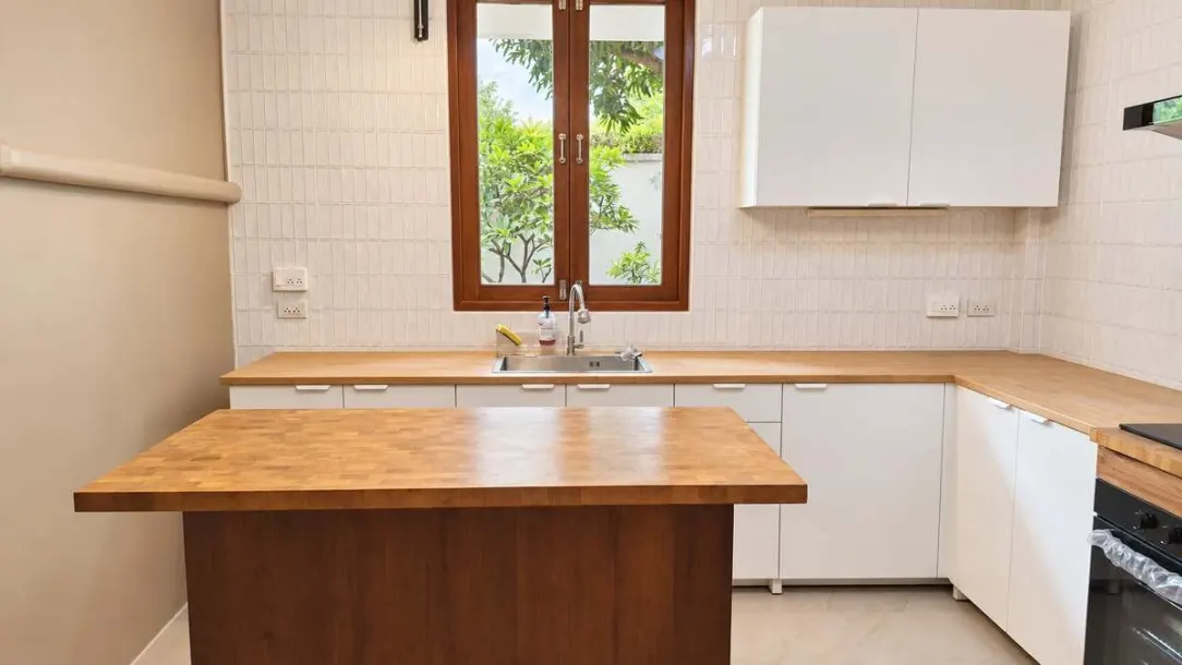 Three Bedrooms Detached house in the Center of the City, Phrom Phong BTS. 3