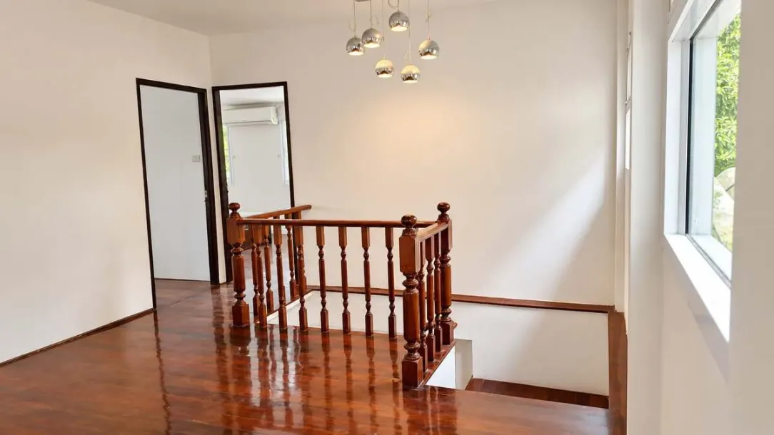 Three Bedrooms Detached house in the Center of the City, Phrom Phong BTS. 4