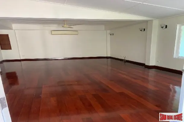 Five Bedroom Home with Private Salt Water Pool on Thonglor BTS 3
