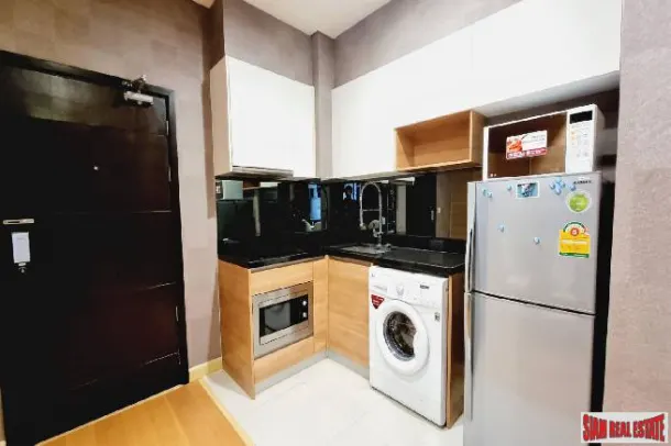 Le Luk Condo - Modern Two Bedroom Room Condo for Rent in Prakanong 2