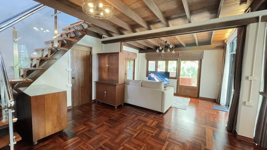 Charming Two‑Story Detached House with a traditional Two beds - for rent in Sathorn-Silom. 2