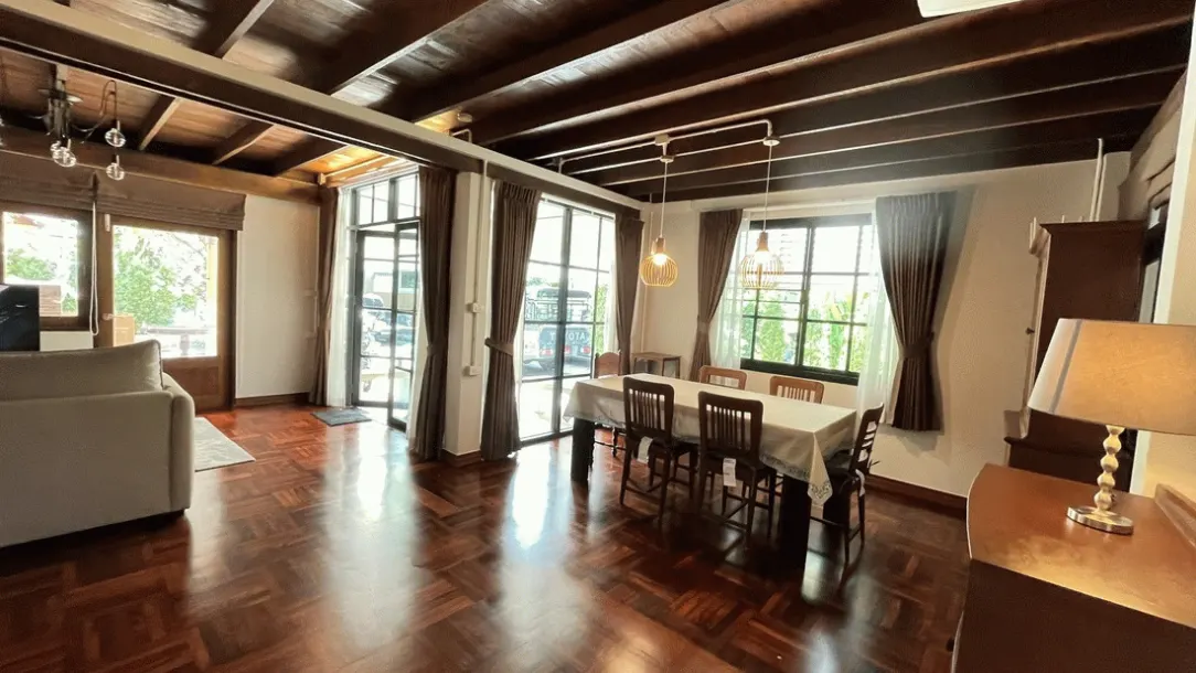 Charming Two‑Story Detached House with a traditional Two beds - for rent in Sathorn-Silom. 3
