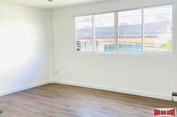 Spacious House with Four Bedrooms and Two Multipurpose Rooms for Rent on a Quiet Ekkamai Alley 2