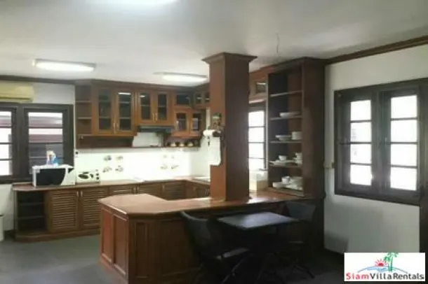 Pattaya City Center House -Large 3 Beds House on a Large Plot of Land in the Center of Pattaya ( Sea Side ) for Long Term Rent 2