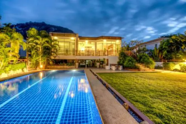 4-bed Villa for sale in South Hua Hin (Soi 88-112) — 4-bedroom villa · South Hua Hin (Soi 88-112)