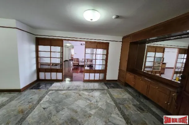 Large and Comfortable Three Beds + Maid quater ( Pets Friendly ) for Rent in Nana,Bangkok. 4
