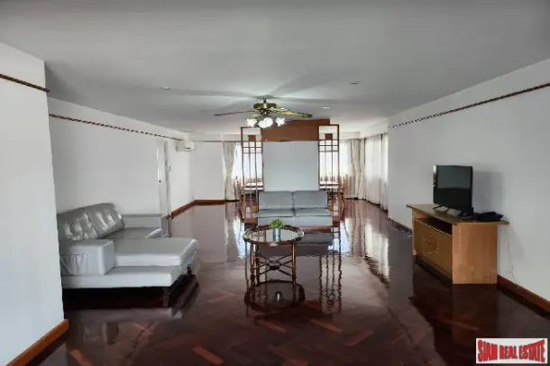 Large and Comfortable Three Beds + Maid quater ( Pets Friendly ) for Rent in Nana,Bangkok. 2