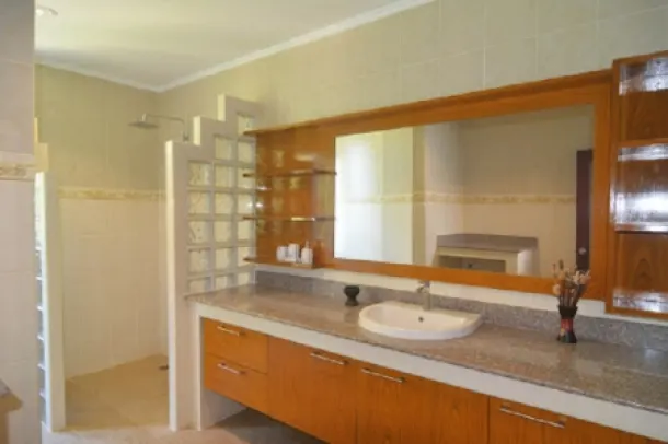 3 Bedroom Sea View Apartment 3