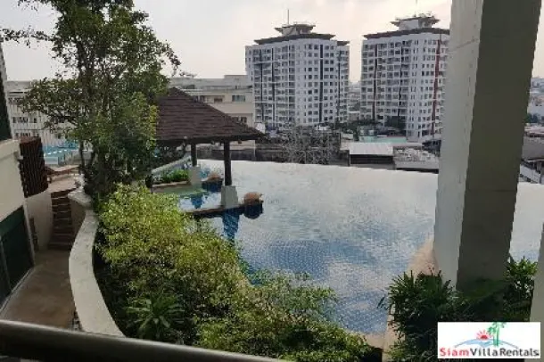 Sky Walk Condo - Centrally located One Bedroom Condo on the 6th Floor in Phra Khanong 4