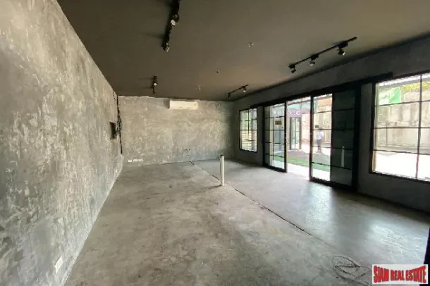REN Sukhumvit 39 - Amazing Spacious Commercial Space for Rent in PhromPhong 3