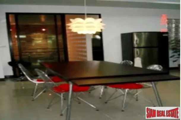 Large Townhouse for Sale in the Phra Khanong Area, Bangkok 2