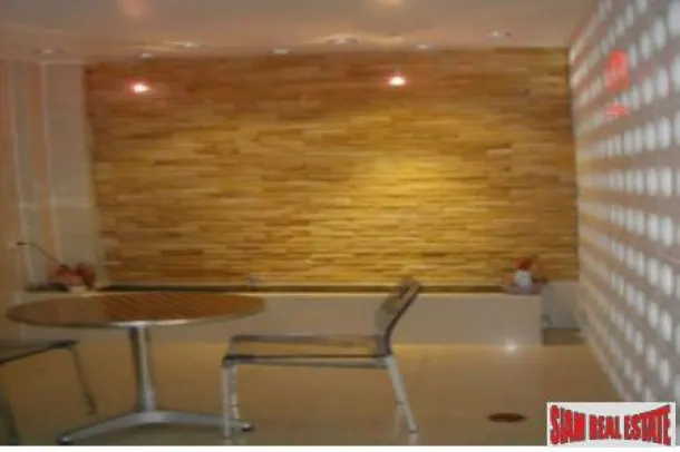 Large Townhouse for Sale in the Phra Khanong Area, Bangkok 3