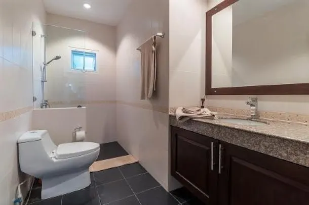 EMERALD GREEN : 3 Bed Villa 3