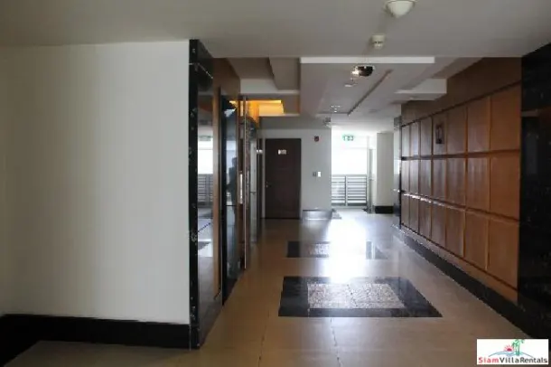 Urbana Sathorn - Spacious One Bedroom Condo for Rent with City Views 2