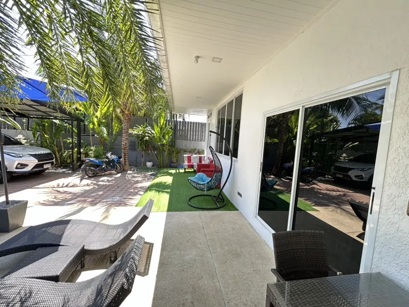 Elegant Living Villa Palmera 3-Bedroom 3 Bath Poolside Perfection 4