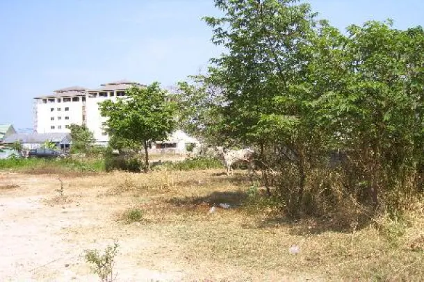 Land For Sale In Hua Hin Near New Developments and Mountain Views 3