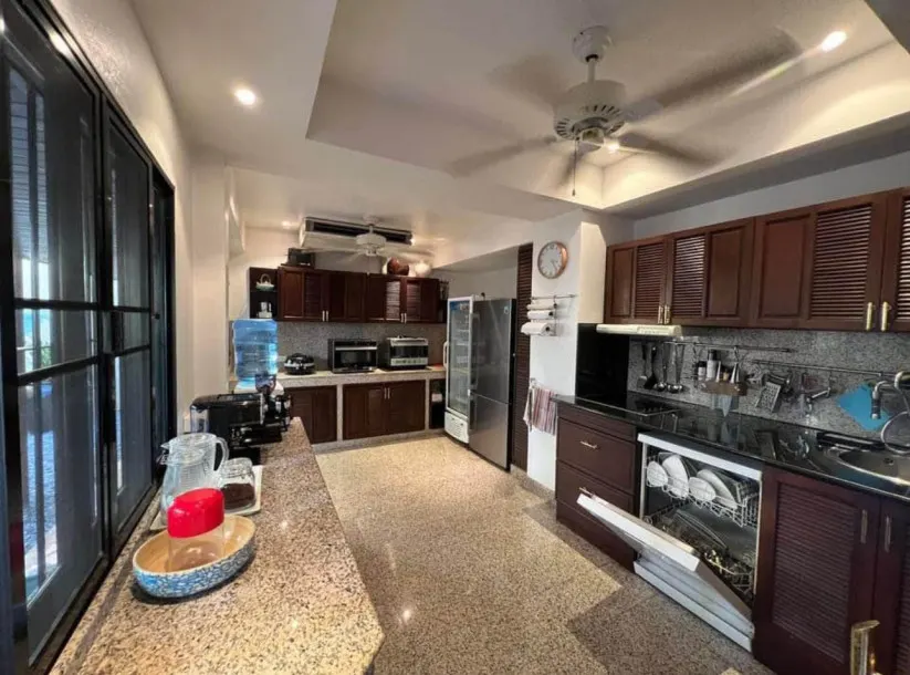Prime Location 5 bedroom villa for rent in Chalong 3