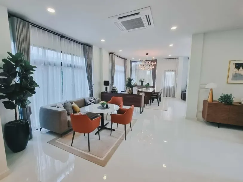 Gorgeous Luxury 5 Beds 5 Baths House for Rental With Large Yard in Onnut, Bangkok 2