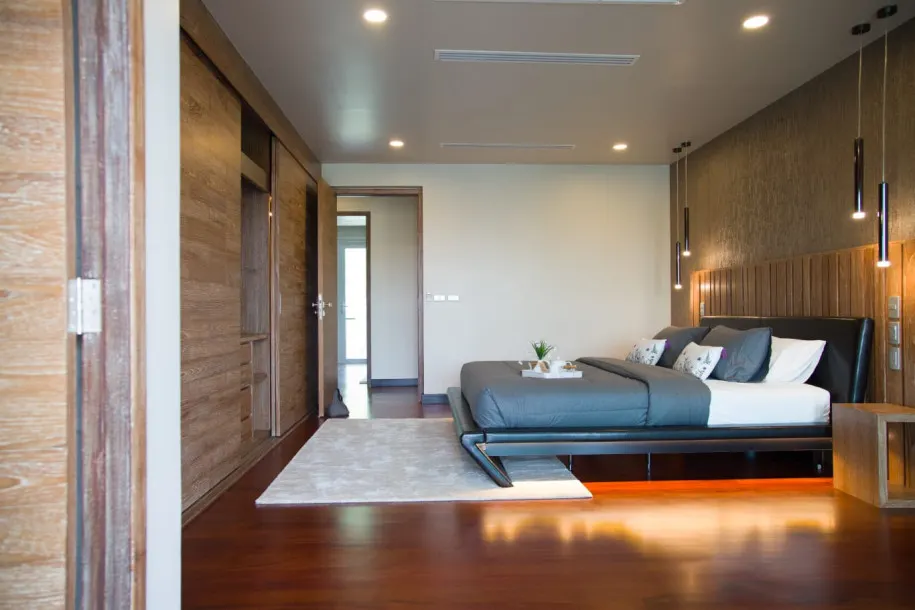 Boat Lagoon // 3 bed 4 bath Fully Renovated Townhome with Private Deck for Long-Term Rent 2
