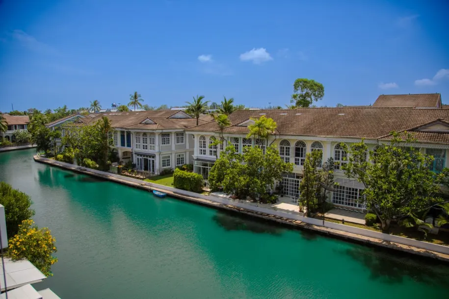 Boat Lagoon // 3 bed 4 bath Fully Renovated Townhome with Private Deck for Long-Term Rent 3