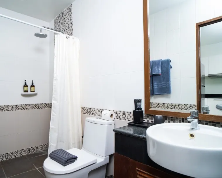 Spacious three-bedroom three-bathroom condo with an ocean view in Surin 4