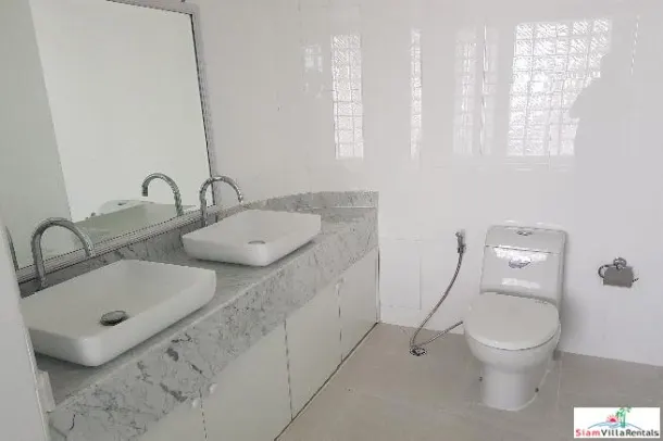 Oriental Tower Condo - Extra Large Three Bedroom Pet Friendly Apartment in Ekkamai 3