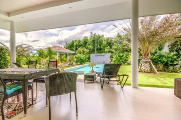 GROVE VILLAS : Beautiful Countryside Retreat 3 Bed Pool Villa 2