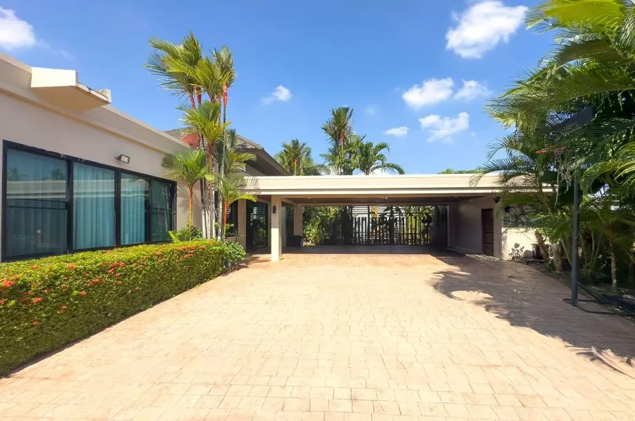 Spacious 5 bed 5 bath Villa with 12m Long Pool and 1240 m2 Land in Suksan area of Rawai for Long-term rent 3