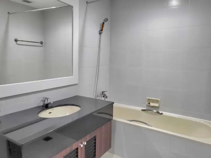 Academia Grand Tower - Extra Large Three Bedroom Condo for Rent in Phrom Phong - Good Value for the Price! 3
