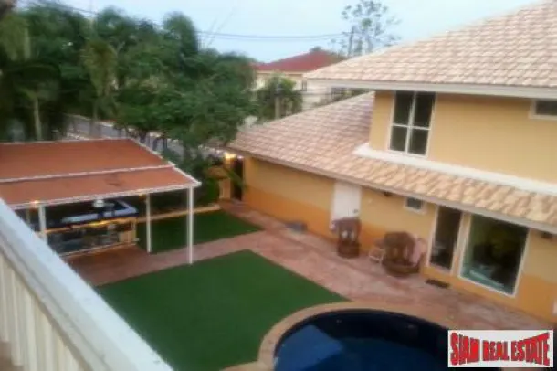 Land &amp; House Park - Expansive 5-Bedroom Pool Villa in Chalong 2