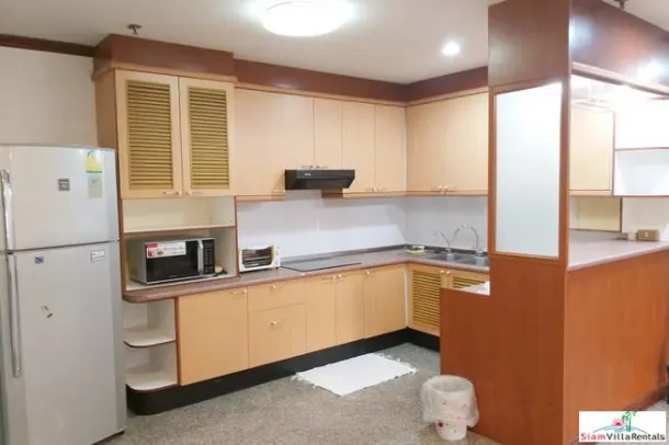 Baan Suan Petch - Roomy Two Bedroom Condo Good for Small Family in Phrom Phong 3