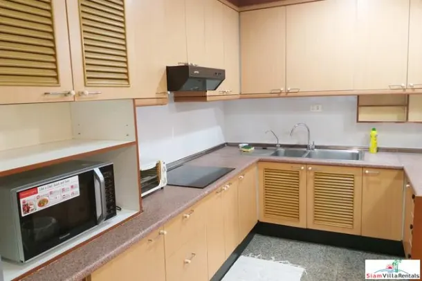 Baan Suan Petch - Roomy Two Bedroom Condo Good for Small Family in Phrom Phong 2