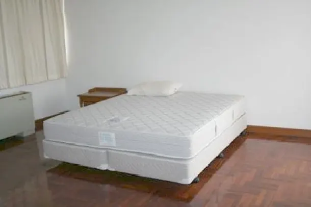 A Spacious 3 Bedroom &amp; Newly Renovated Apartment In Sukhumvit 18 4