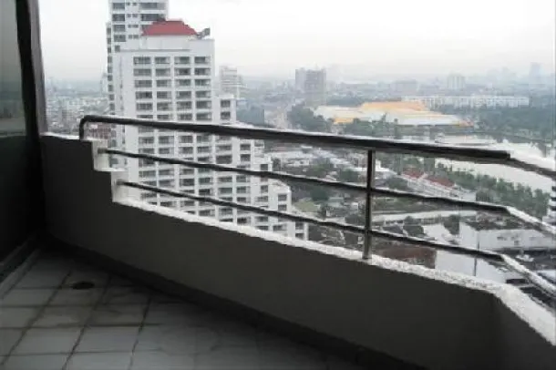 Lake Avenue - Two Bedrooms Condo for Rent with Lake View 4