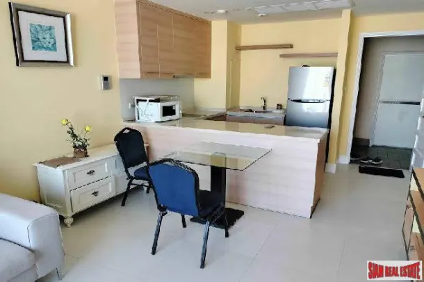Aguston Sukhumvit 22 - Comfortable and Colorful One Bedroom in Khlong Toei 2