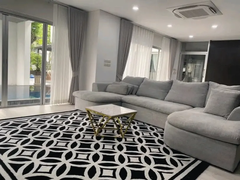 Luxury &amp; Private Five Bedrooms Pool Villa For Rent In Pattanakarn,Bangkok 4