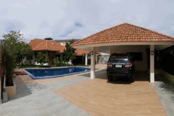 Large 4 bedroom house with private swimming pool for rent- East Pattaya 4