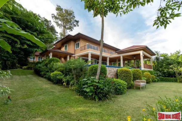 Beautiful and Spacious Hillside Home with Pool Overlooking Loch Palm Golf Course for Rent 4