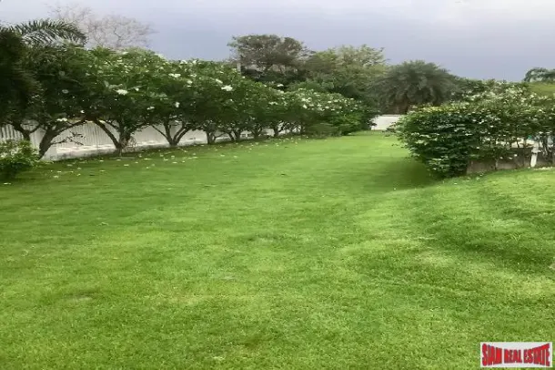 Windmill Village - Luxurious 7-Bedroom Pool Villa at Windmill Golf Course Bangna 4