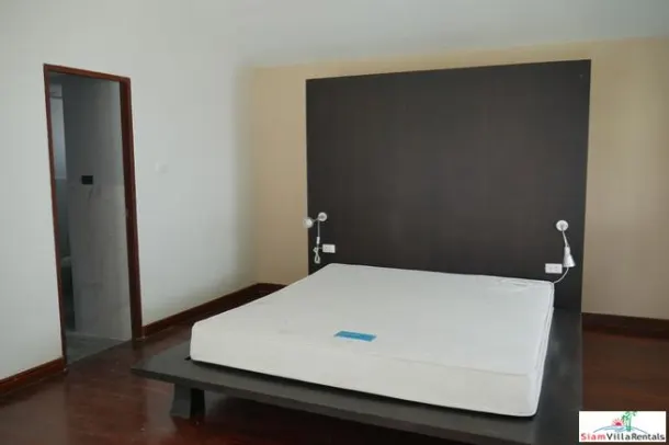 Loch Palm Courtyard - Glorious Family Home with Private Pool and Large Master Bedroom for Rent 4