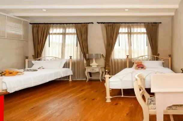 Stunning 3 bedroom with private pool Italian style house for sale - Na jomtian 2