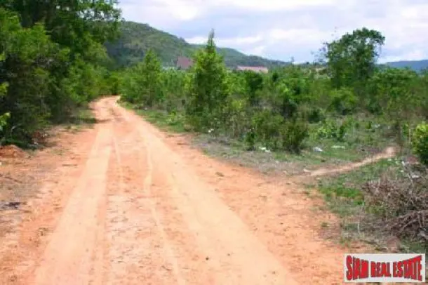 A plot of land for sale close to Hua Hin town center. 3
