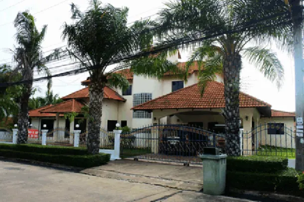 5-bed House for sale in East Pattaya — 5-bedroom house · East Pattaya