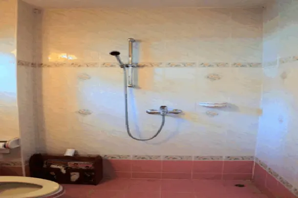 Large 5 bedroom house at a beautiful development for sale- East Pattaya 4