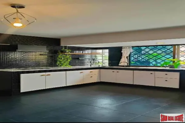 Single Storey, Two Bedroom House for Rent Near Chidlom Alley - 3