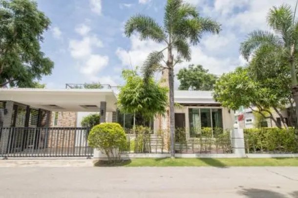Modern Design 3 Bed Villa on Lovely Development 4