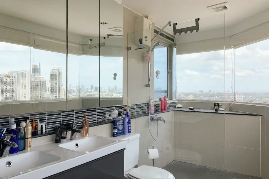 Waterford Diamond Tower - Renovated 3-Bedroom Condo with Spacious Balcony 3