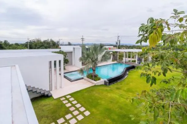 SUNSET VIEWS: Luxury 6 Bed Pool Villa 3
