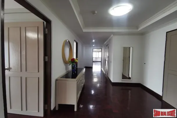 Extra Large Three Bedroom Apartment for Rent in Convenient Phrom Phong Area of Bangkok 4